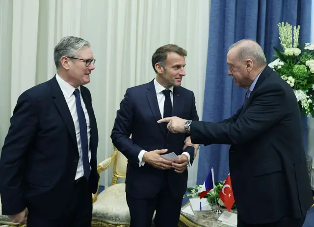 Starmer, Macron ve Erdoğan yan yana duruyor