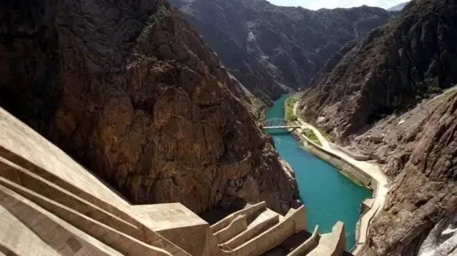 Акыркы жылдары Токтогул суу сактагычында суу аз болуп, электр энергиянын каатчылыгы сезиле баштады