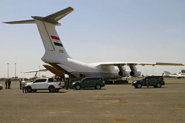 Тик учак менен жүк ташуу кеңири жайылган (Сүрөттүн окуяга тиешеси жок)