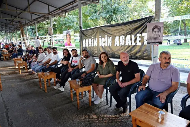 Diyarbakır'daki sivil toplum örgütlerinin Narin Güran için kurdukları taziye çadırı 