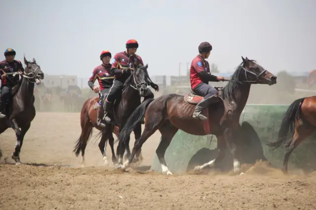 Достук командасы