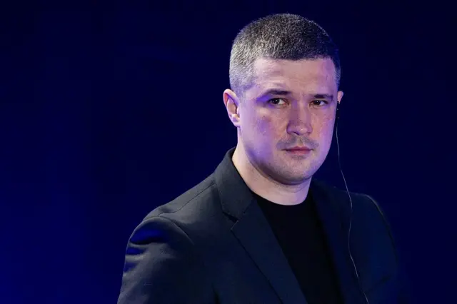 Міністр оборони України Михайло Федоров реагує під час спільної прес-конференції з міністром оборони Німеччини Борисом Пісторіусом (на фото) у Києві 11 травня 2026 року.