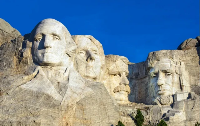 Dört eski ABD Başkanı'nın dev heykellerinin yer aldığı Rushmore Dağı Anıtı
