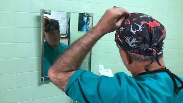 پزشکیان در اتاق عمل «بیمارستان شهید مدنی» تبریز