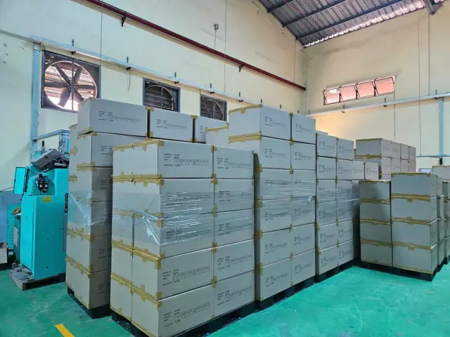 Những thùng hàng đã được đóng gói chờ đi xuất khẩu
