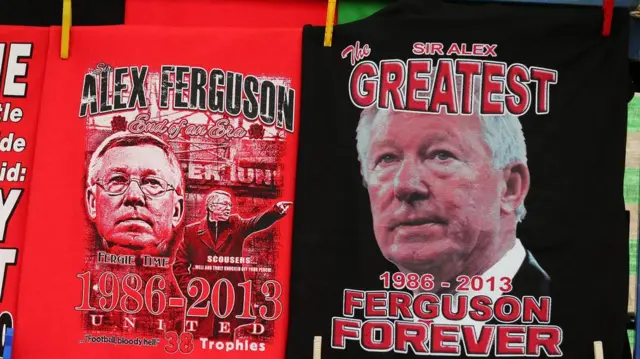 فروشندگان اقلام هواداری در اطراف اولدترافورد، به سرعت تی شرت‌های یادبود او را پیش از آخرین بازی خانگی مقابل سوانزی تولید و برای فروش عرضه کردند