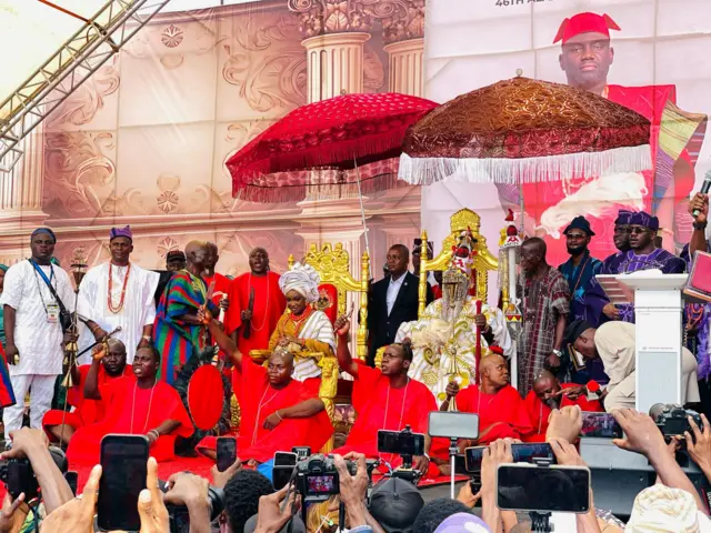 Alaafin Owoade ati olori rẹ, 