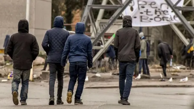 መንእሰያት ኣብ ስደት