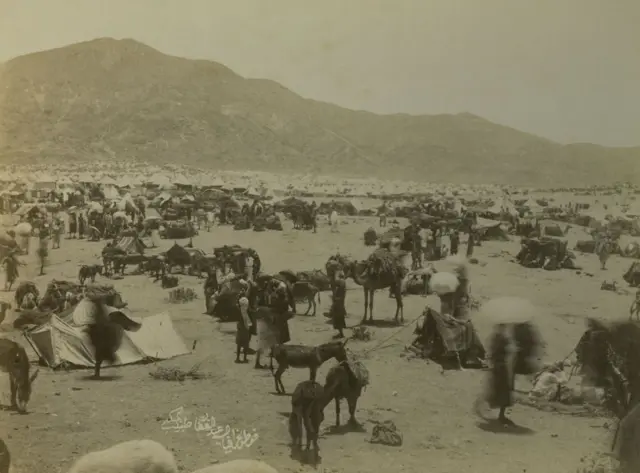 حجاج في الجانب الشرقي من منى سنة 1901