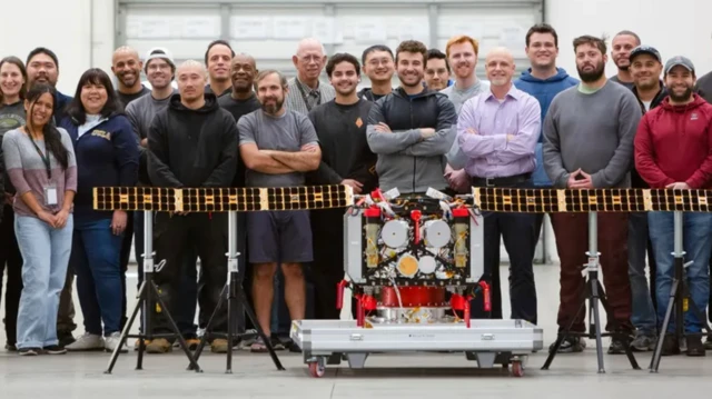  ایسٹرو فورج کی ٹیم اوڈِن خلائی جہاز کی روانگی سے پہلے 