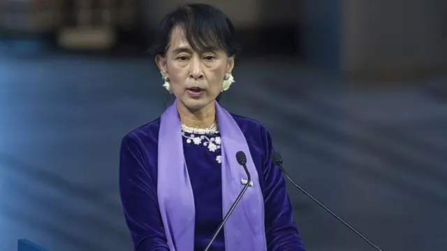 Aung San Suu Kyi'nin Arakan krizindeki tutumu, 1991'de aldığı ödülün geri alınması için çağrılara yol açtı