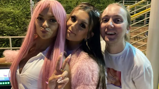 ጓል 21 ዓመት ኦሊቭያ ጊብሰን ካብ ኒውካስል፡ [ጸጋም]