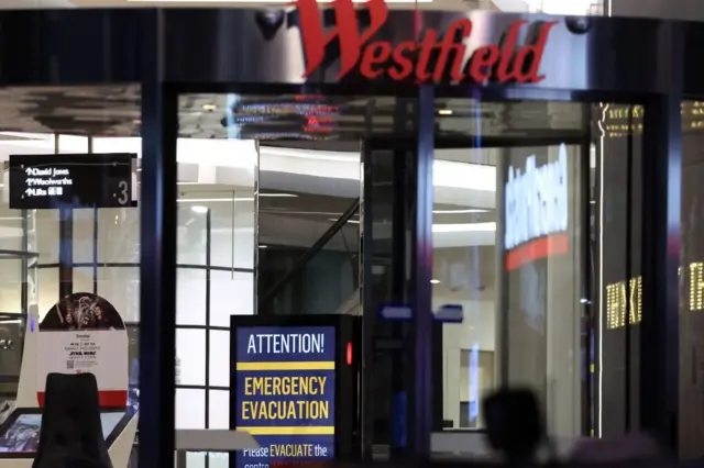 အခင်းဖြစ်ရာ နာမည်ကျော် ၀က်စ်ဖီးလ်ဒ်ကုန်တိုက်