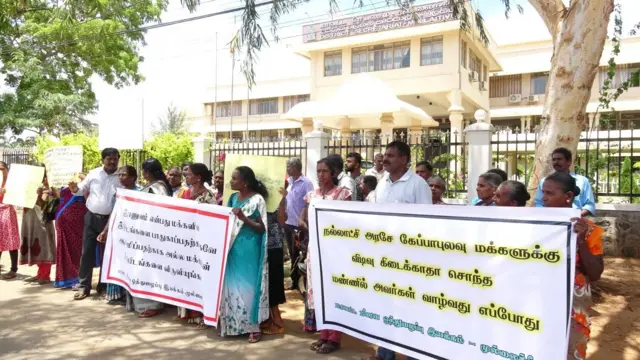 කෝවිල් තුළ පූජාවන්ට අවශ්ය භාණ්ඩ පමණක් රැගෙන යාමට අවසරය ලබාදී ඇති අතර, තමන්ගේ දුරකථන පවා යාපනය අධි ආරක්ෂිත කලාපය තුළ පිහිටි කෝවිල් තුළට රැගෙන යාමට අවසර නොලැබෙන බව වලිකාමම් ජනතාව ප්රකාශ කළහ.