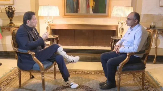 বিবিসি উর্দুর সংবাদদাতা উসমান জাহিদ এবং ইমরান খানের একটি বিশেষ সাক্ষাত্কার 