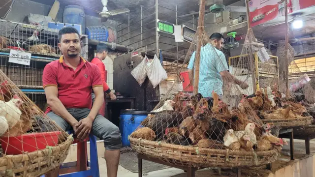 মুরগির দোকান।