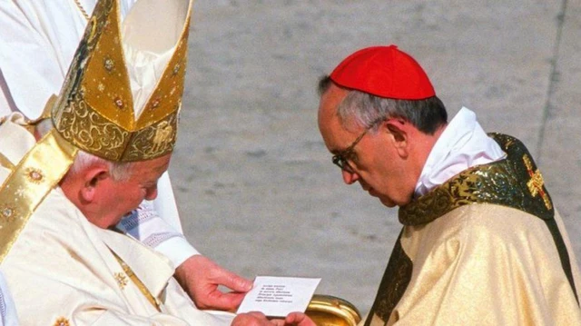 Giáo hoàng John Paul II bổ nhiệm ông Jorge Mario Bergoglio làm Tổng giám mục Buenos Aires năm 1998