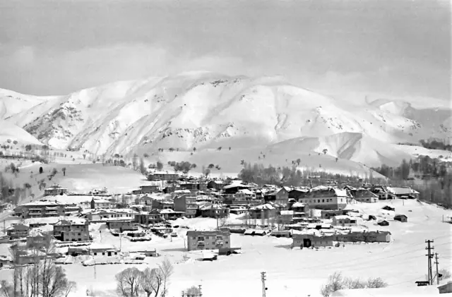 Karlar altında kalmış Pülümür'ü gösteren panoramik bir fotoğraf