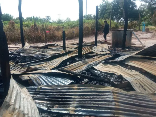 မီးလောင်ပြင်အောက်မှာ ရုပ်အလောင်းအချို့ကို တွေ့ခဲ့ရတာကြောင့် ဘယ်သူဘယ်ဝါဖြစ်တယ်ဆိုတာကို သိအောင် ကြိုးပမ်းနေရတယ်လို ဆိုပါတယ်။