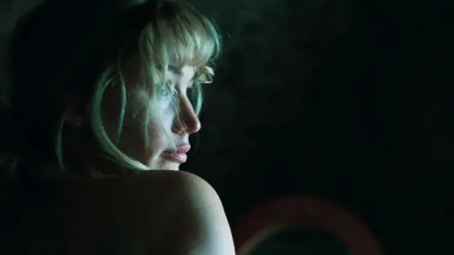 Mulher de perfil