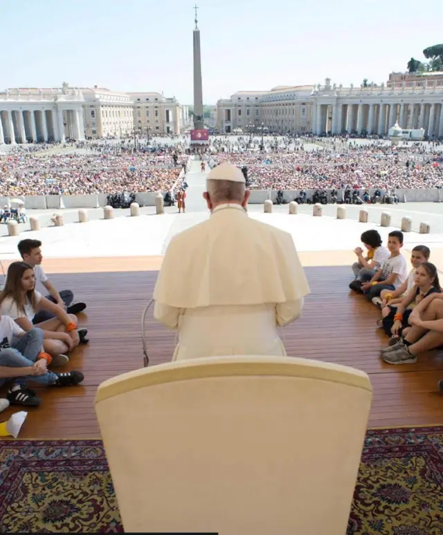 Папа Франциск на площади Святого Петра 