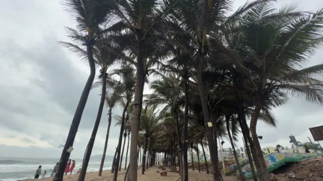 విశాఖలో సముద్రం 