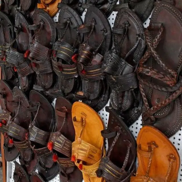 చెప్పులు, కొల్హాపూర్, ఇటలీ, ప్రాడా