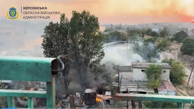 пошкоджений міст на острів Корабел у Херсоні