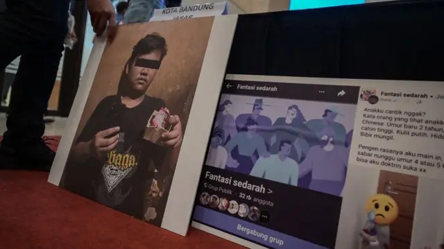 Petugas kepolisian merapihkan barang bukti usai konferensi pers ungkap kasus asusila dan pornografi di Bareskrim Mabes Polri, Jakarta, Rabu (21/05).