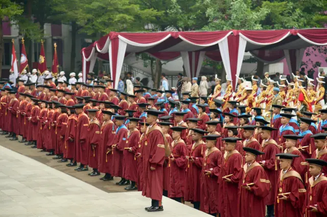 Rektor Unhan RI kukuhkan 493 lulusan pada wisuda Periode II TA 2025.