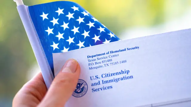 બીબીસી ગુજરાતી અમેરિકા ગોલ્ડ કાર્ડ યુએસ ગ્રીન કાર્ડ ડોનાલ્ડ ટ્રમ્પ સિટિઝનશિપ ઈમિગ્રેશન