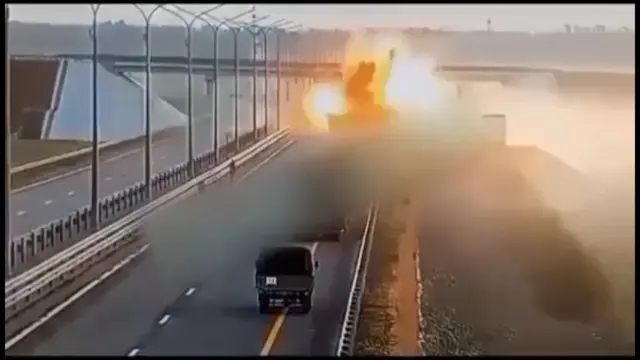 Momento en que un convoy de Wagner es atacado desde al aire mientras iba a Moscú.