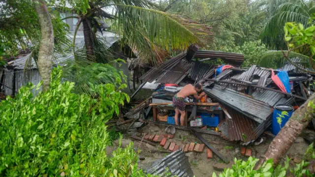 রিমালের তাণ্ডবে ক্ষতিগ্রস্থ বসত ভিটা