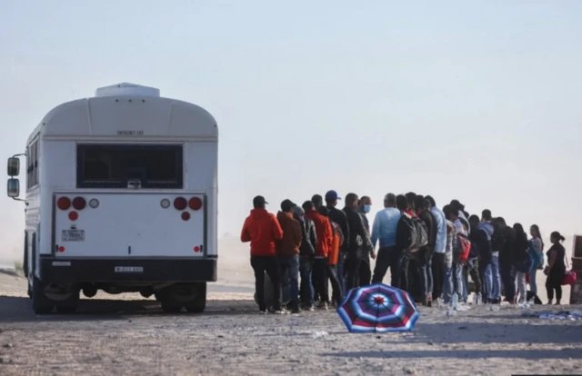 જીવના જોખમે અમેરિકામાં પ્રવેશ