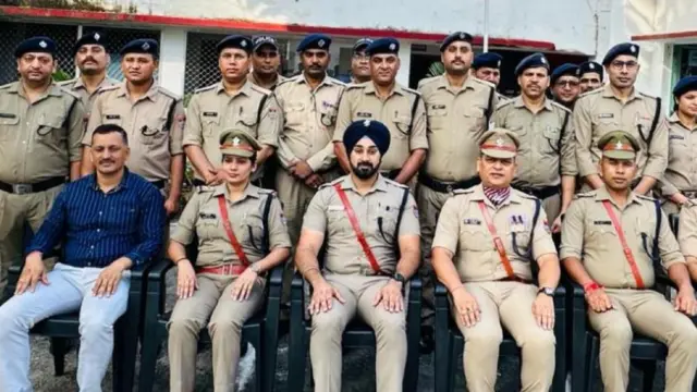 वरिष्ठ अधिकारियों के साथ गगनदीप सिंह