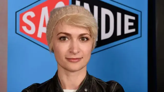 هالینا هاچینز ۴۲ ساله یکی از فیلمبرداران موفق هالیوود بود