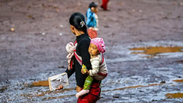 ရှမ်းတောင်ကို စစ်ရှောင်ခဲ့ကြသူ သောင်းချီ ကရင်နီထဲပြန်ခိုလှုံလာလို့ ကူညီရေးခက်ခဲနေ 