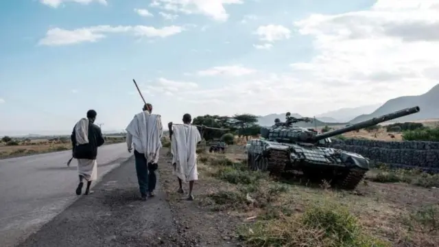 ብጥቓ ዝዓነወት ታክሲ ዝሓልፉ ሰባት