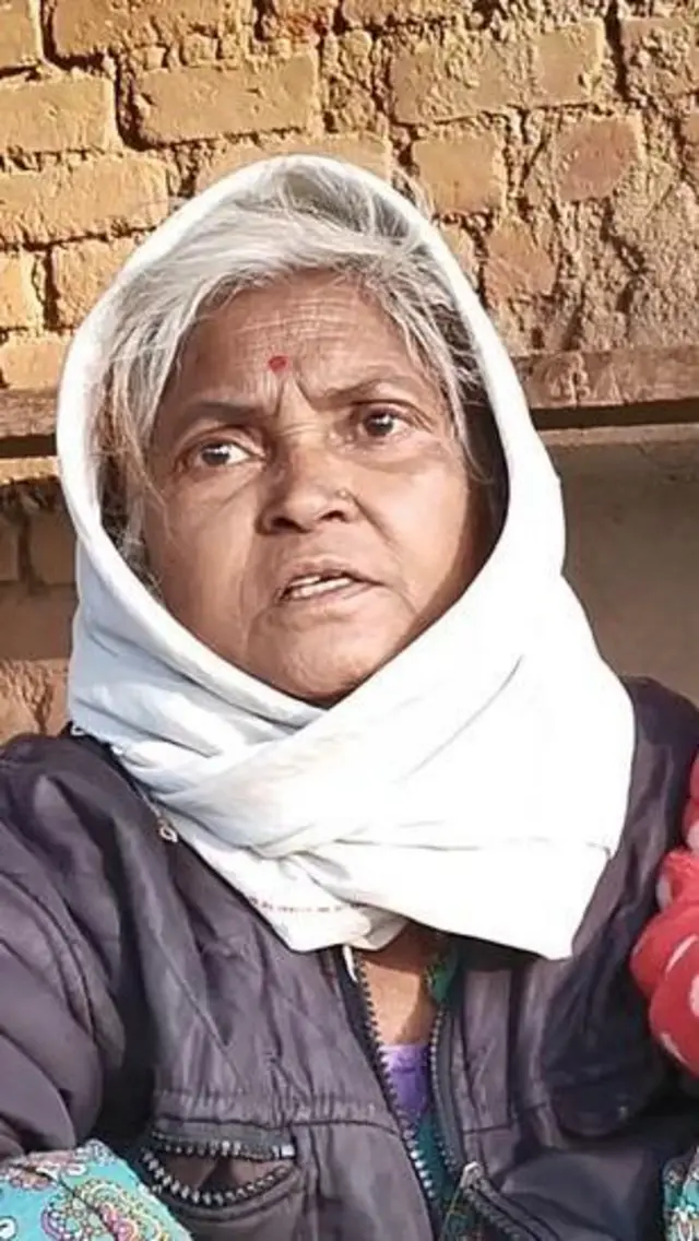 इंदिरा मडावी यांच्यासारखंच गावातील अनेक लोक या खाणीकडे रोजगाराची संधी म्हणूनच पाहतात.