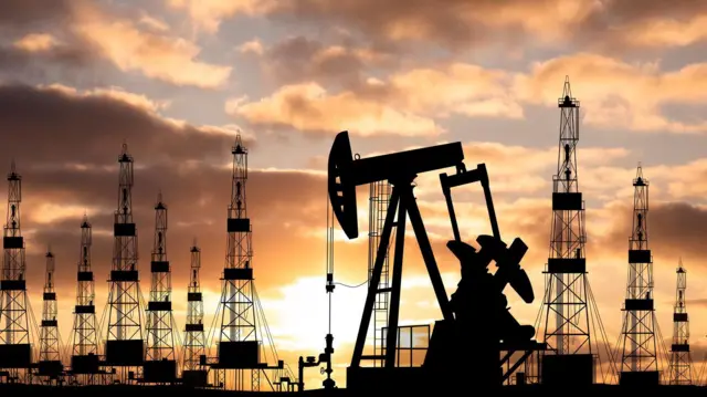 तेल से संबंधित तस्वीर