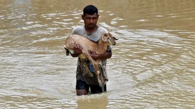 ગુજરાત આઈ.પી. એલ. ફાઇનલ મૅચ, મોટેરા સ્ટેડિયમ વરસાદનું વિઘ્ન, પંજાબ કિંગ્સ ઇલેવન અને રોયલ ચેલેન્જર્સ બૅંગ્લુરુ, ગુજરાત હવામાન આગાહી, વરસાદ, બીબીસી વૅધર, બીબીસી હવામાન, ચોમાસું બીબીસી સમાચાર, બીબીસી ન્યૂઝ ગુજરાતી