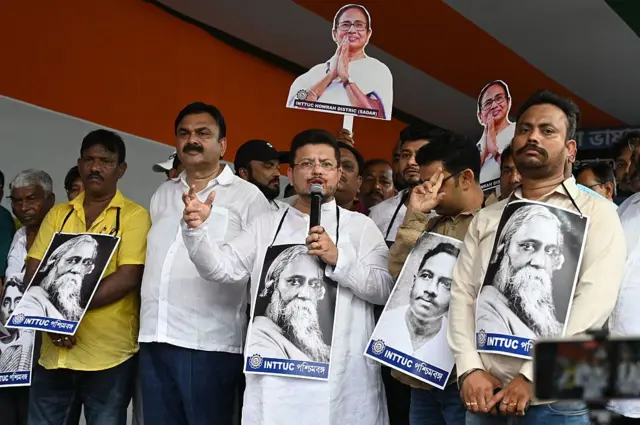 বিজেপির বিরুদ্ধে তৃণমূলের মঞ্চে ঋতব্রত ব্যানার্জী