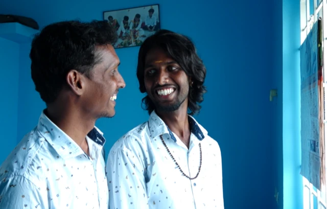 ‘தன்பாலினம் குறித்து பள்ளிப் பாடத்தில் சேர்க்க வேண்டும்’ – தன்பாலின தம்பதியின் வேண்டுகோள்