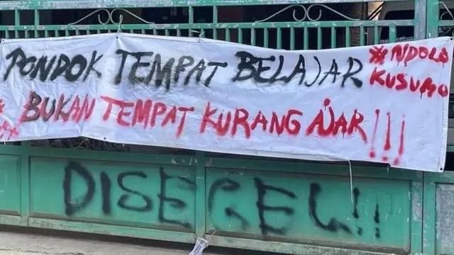 Ponpes lokasi puluhan santriwati diperkosa didemo warga, Sabtu (2/5/2026).