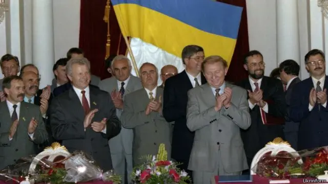 Невдовзі після ухвалення Конституцію урочисто підписали у Маріїнському палаці