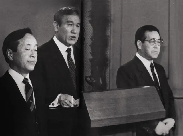 3당 합당을 발표하는 김영삼 전 총재와 노태우 전 대통령, 그리고 김종필 전 총재