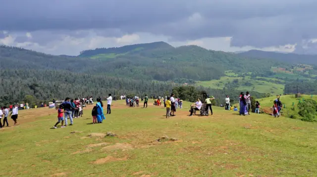 உதகை, கொடைக்கானலுக்கு வரும் சுற்றுலாப்பயணிகள் எண்ணிக்கை சரிவு