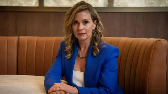 Julie Inman Grant,ambaye ni kiongozi wa kudhibiti mitandao atakuwa na jukumu kuhakikisha sheria ya kupigamarufuku mitandao kwa watoto imetekelezwa