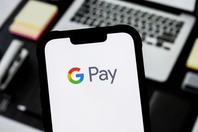 Celular com Google Pay