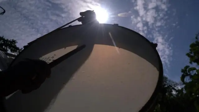 ஹைதராபாத்: இறுதி ஊர்வலத்திற்கு பறை வாசிக்காத தலித் குடும்பத்தை ஒதுக்கி வைத்த கிராமம் : உண்மையில் நடந்தது என்ன? 